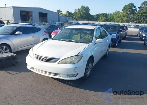 2005 Toyota Camry Le z USA, uszkodzony, nr VIN 4T1BE32K65U425597